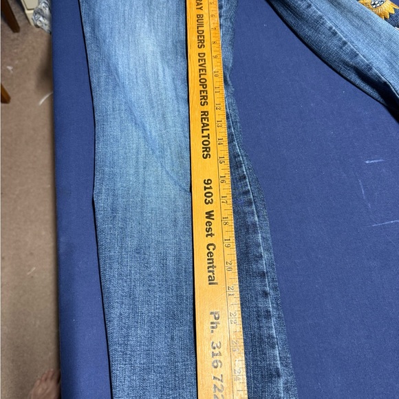 Embroidered MU Blue Jeans - Picture 5 of 8